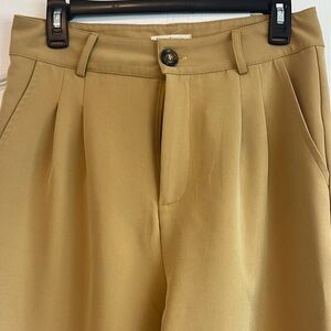 Women’s Wide Leg Pleated Pants